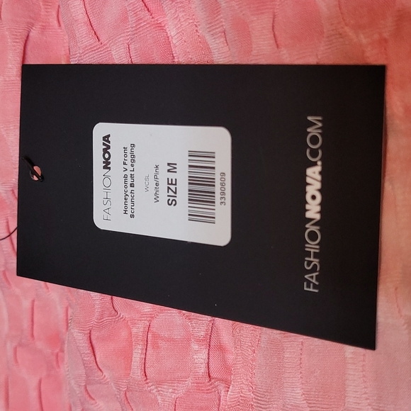 V Front Scrunch Butt Legging Unit 4 - Picture 8 of 9